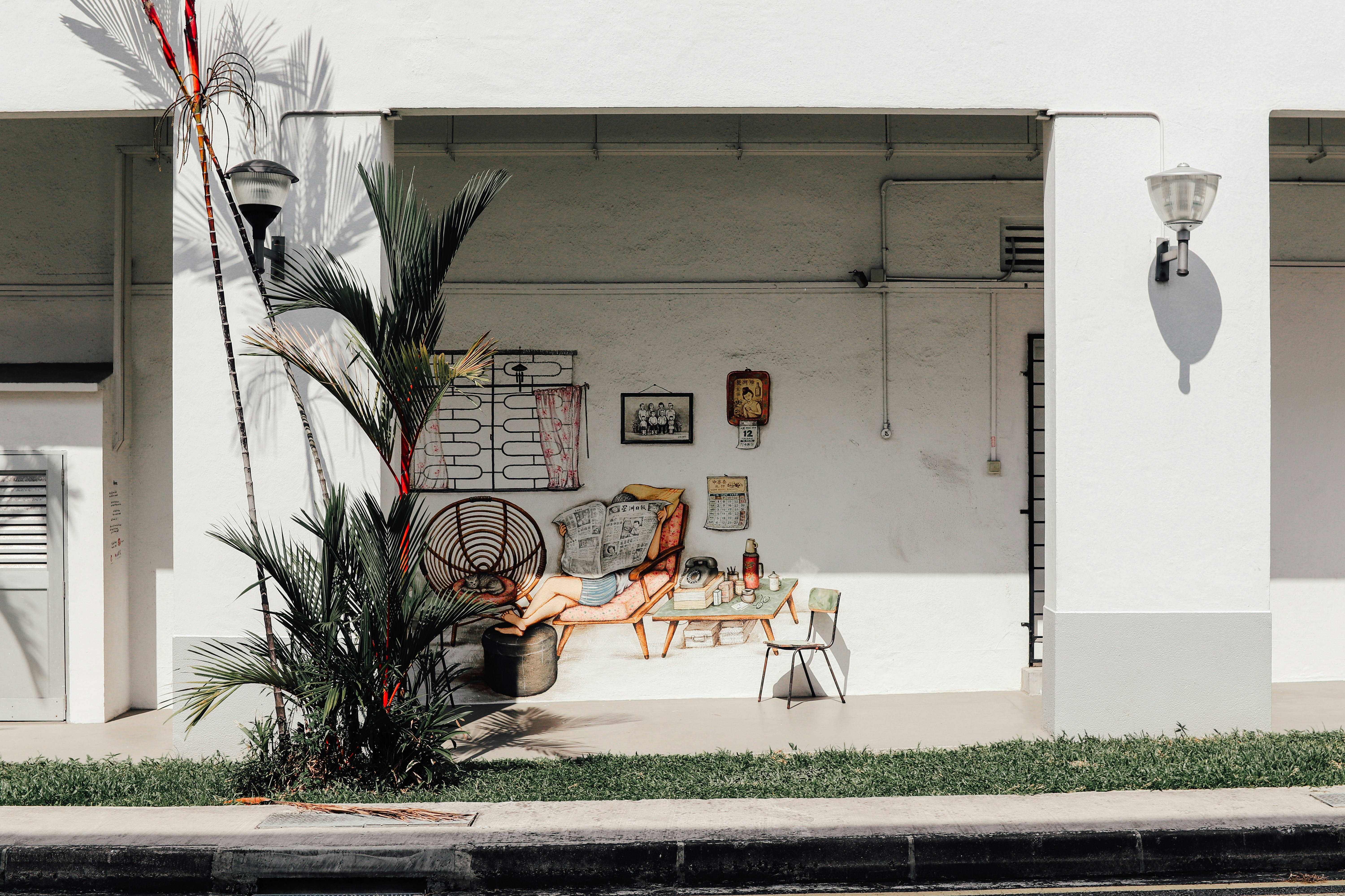 Tiong Bahru Street with traditional singapore culture art mural